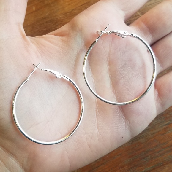 NWOT 4cm Silver Hoop Earrings - Picture 2 of 2